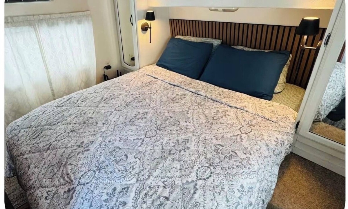 Clair-Mel City House | Cozy 1 Bedroom Camper near downtown Tampa & Ybor