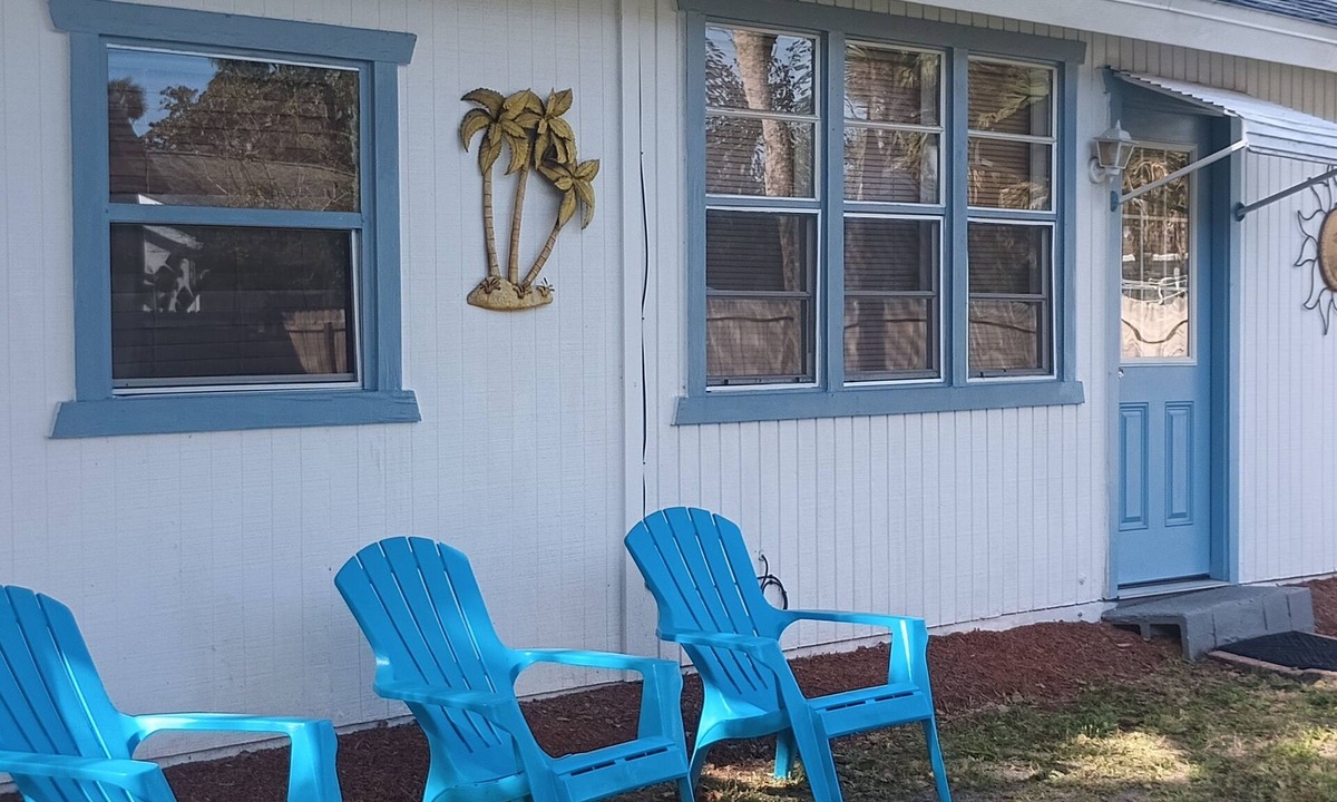Harbor Oaks Cottage | Cozy 1-bedroom Cottage furnished all utilities included fenced in pet friendly.