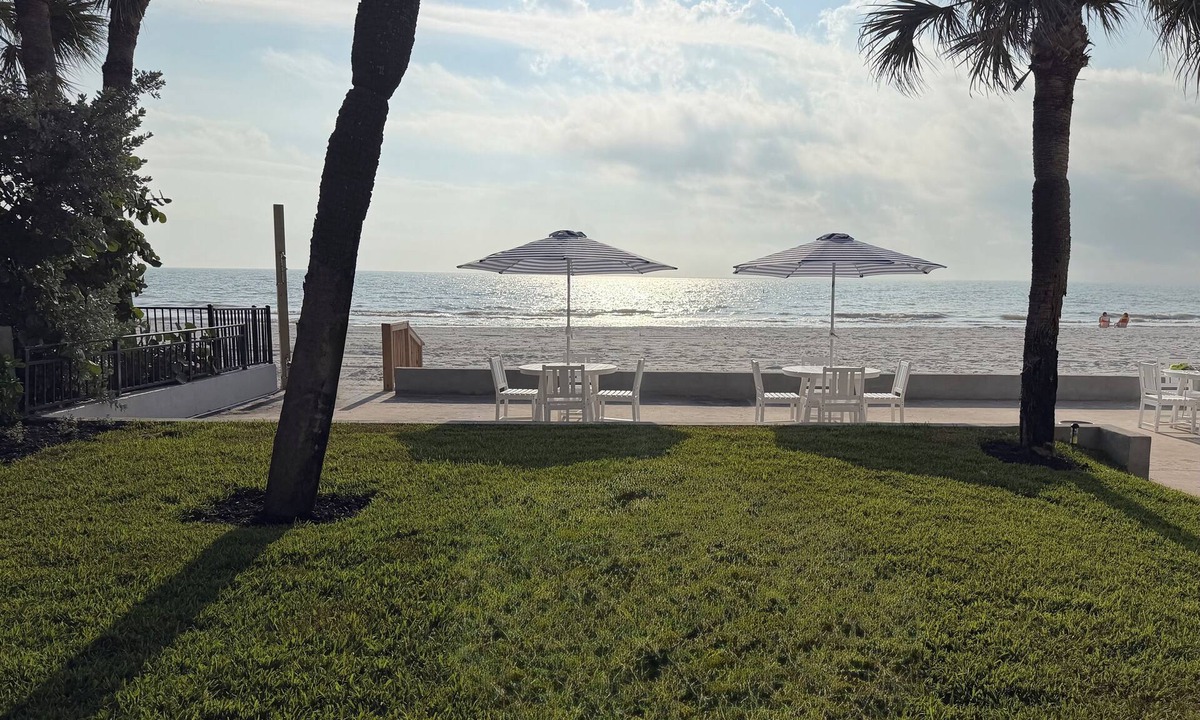 North Redington Beach Condo | Cozy 1BR Condo with parking, 0min walk to Beach. Discounted rates August 2026!