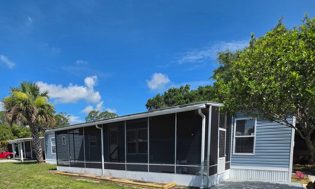 Southwinds House | Cozy 2-bedroom mobile home with AC in marvelous Port Orange