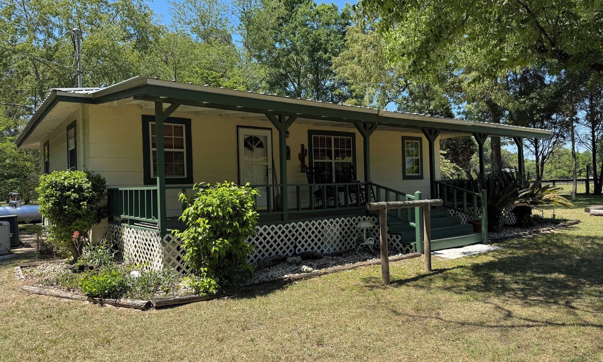 Nassau County House | Cozy 2 room farmhouse on The Ranch @ Traders Hill, pristine equestrian facility.