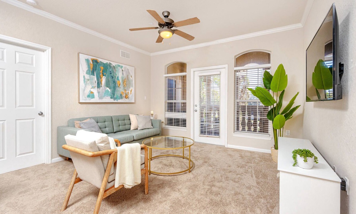 Port Tampa City Apartment | Cozy 2BD with Pool - Travel Professional Getaway