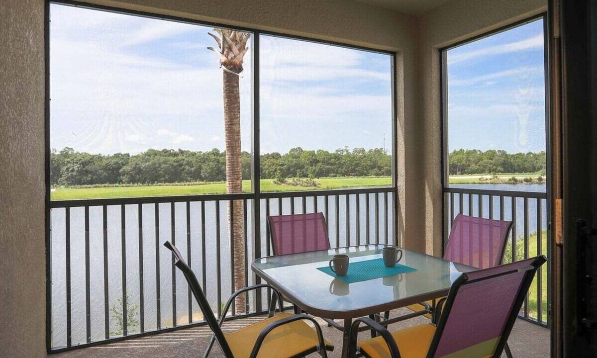 Lakewood Ranch Condo | Cozy 3BR oasis in Lakewood Ranch, perfect for a relaxing getaway - Heavenly Daze