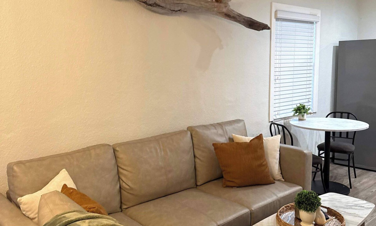 Tarpon Springs Apartment | Cozy Apt Walk to Downtown & Greektown