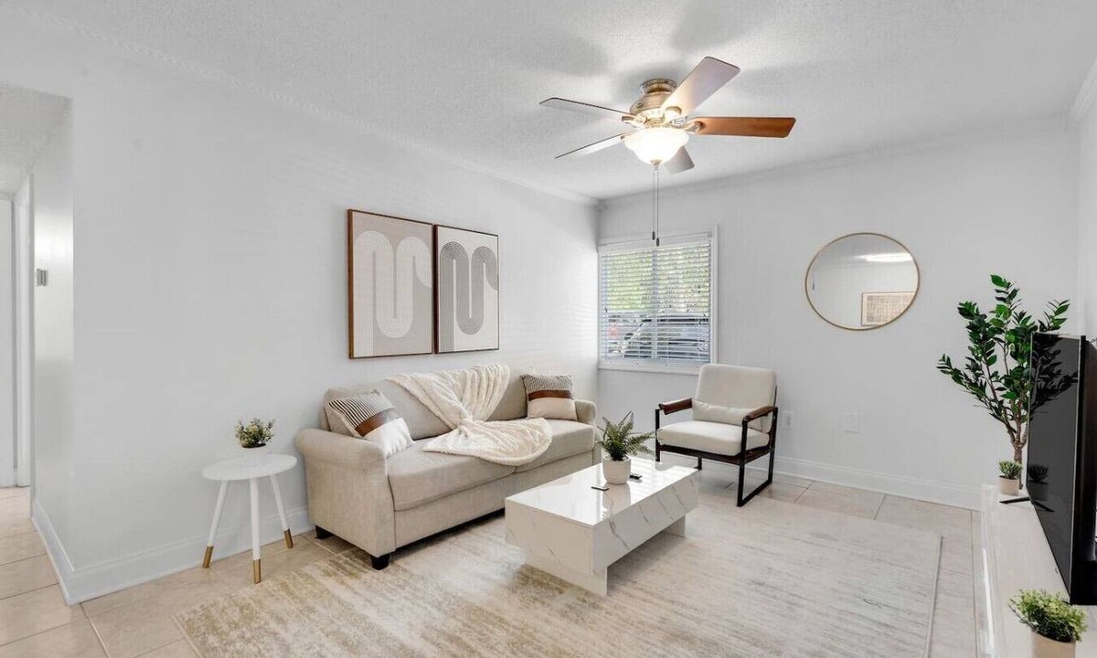 SoHo Apartment | Cozy Bayshore Stay | Free Parking + Pool & Gym