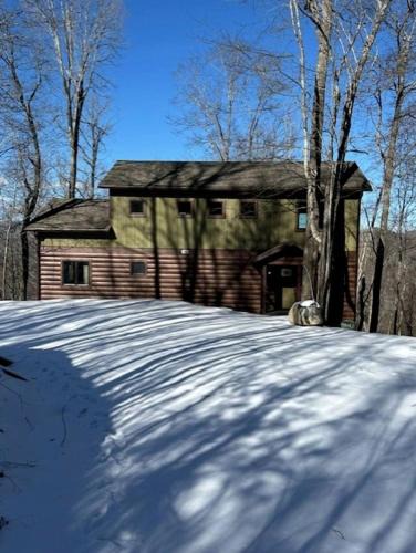 Topton House | Cozy Cabin for a Peaceful Family Getaway in Nantahala National Forest, North Carolina