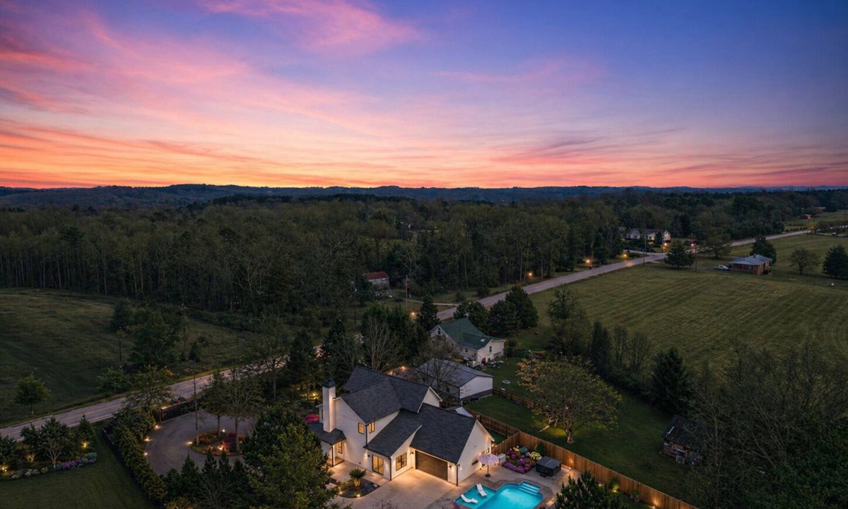 Taylors House | Cozy & Charming 5 BR Family Retreat