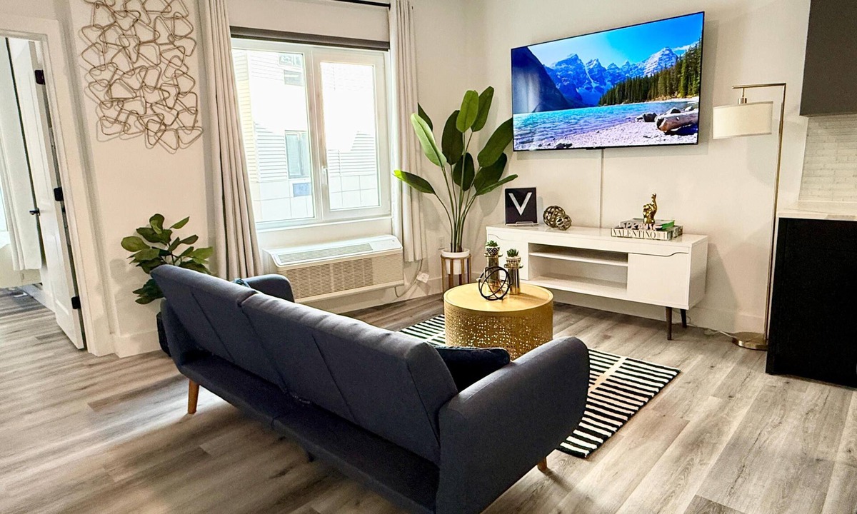 Belleville Apartment | Cozy Chic 1 Bdrm King Suite - mins to NYC, MetLife