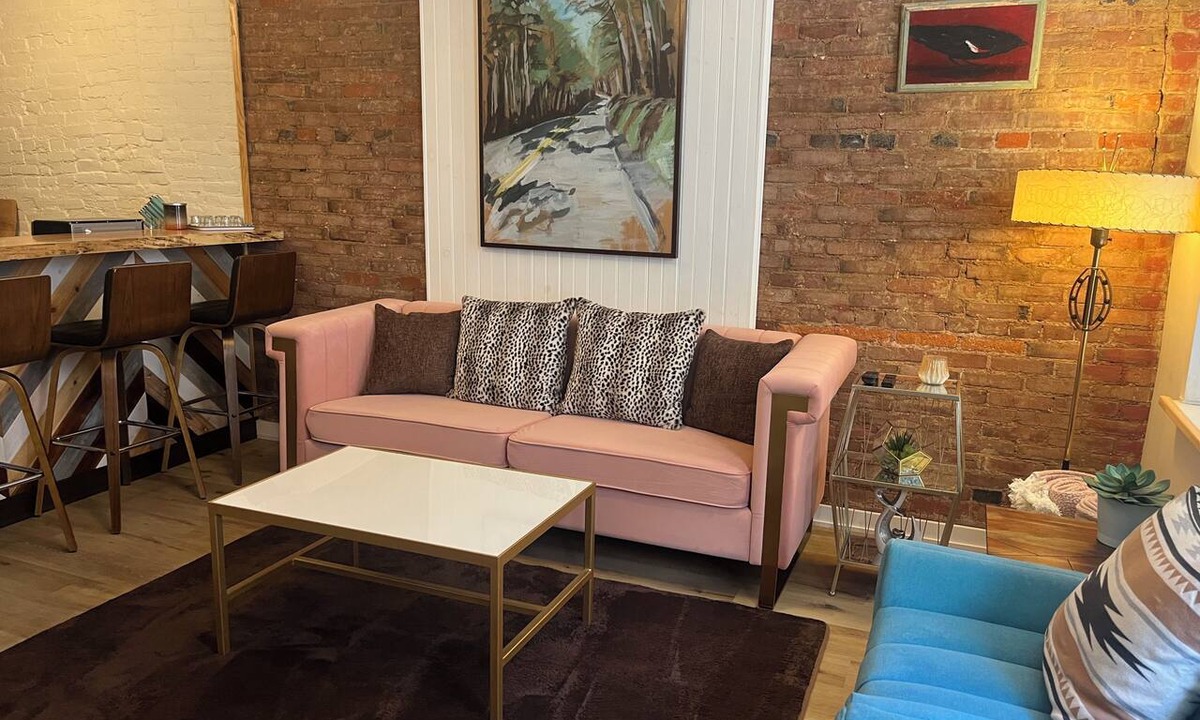 Graduate Hospital Apartment | Cozy chic 1 bedroom apartment!