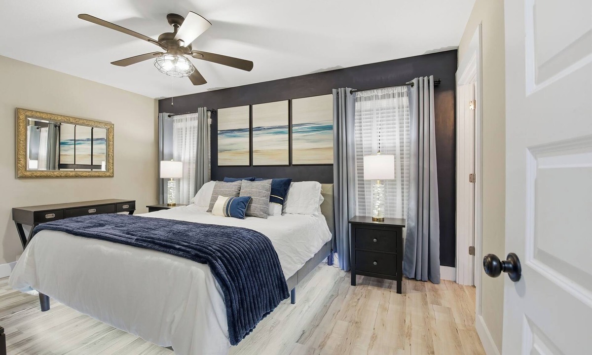 St. Augustine House | Cozy Coastal Retreat w/Fire Pit Grill Outdoor Games Family & Pet Friendly