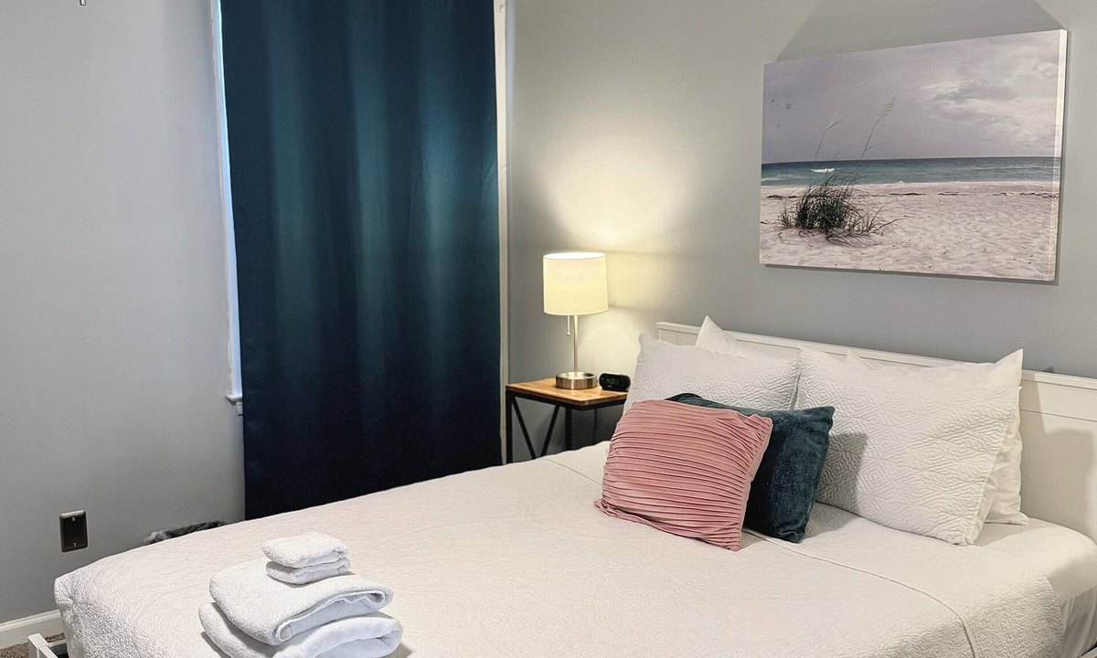 Virginia Beach House | Cozy Coastal VB Townhome 15 mins from Oceanfront with 8-ft Fence and Beach Gear!