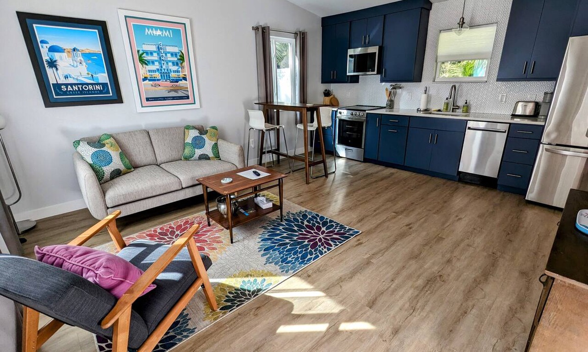 Gainesville House | Cozy Cottage close to UF, Stadium, and downtown Gainesville!