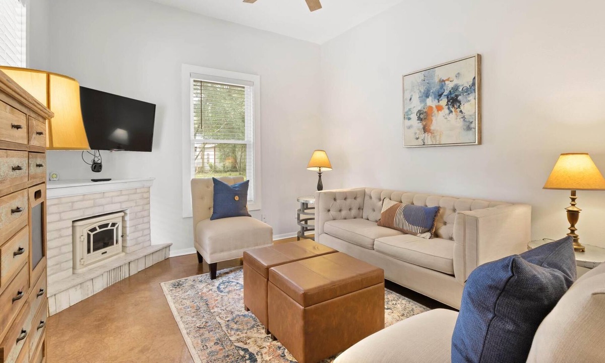 Pleasant Street House | Cozy Downtown GNV Bungalow - Minutes to UF Campus!