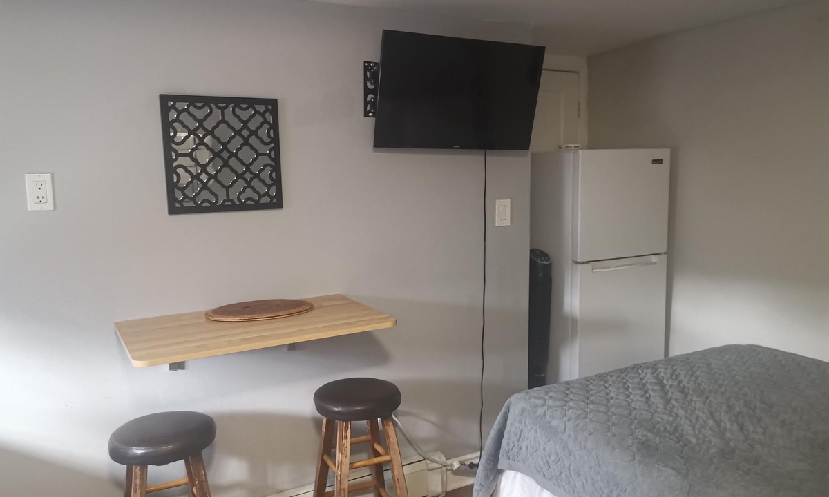 Ottawa Division Apartment | Cozy Eco downtown studio