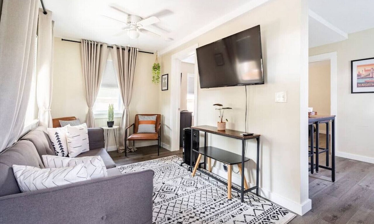 Lincolnville Apartment | Cozy Getaway Steps from Historic Downtown with Parking