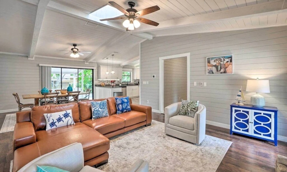 Tarpon Springs House | Cozy Getaway w/Heated Pool Oasis - Less Than 2 Miles to the Sand