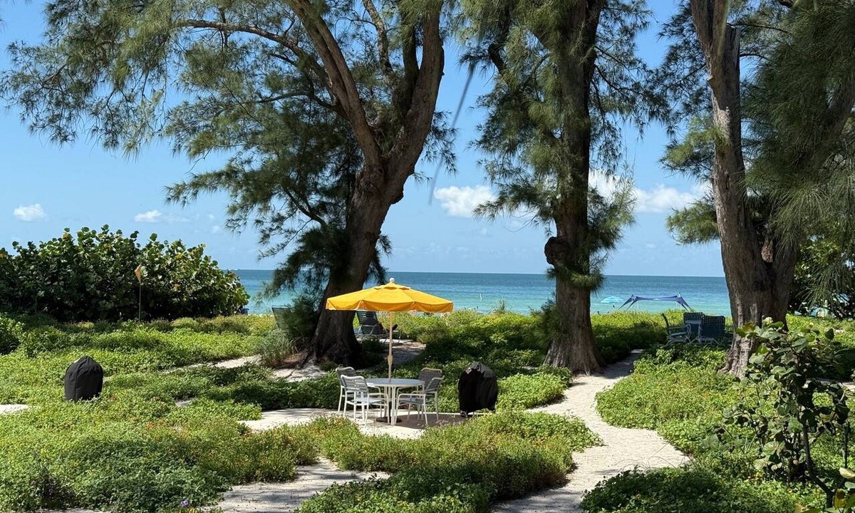 Holmes Beach Apartment | Cozy Ground-Level Beach Retreat – 75 Steps to the Gulf | Bamboo Apts #4