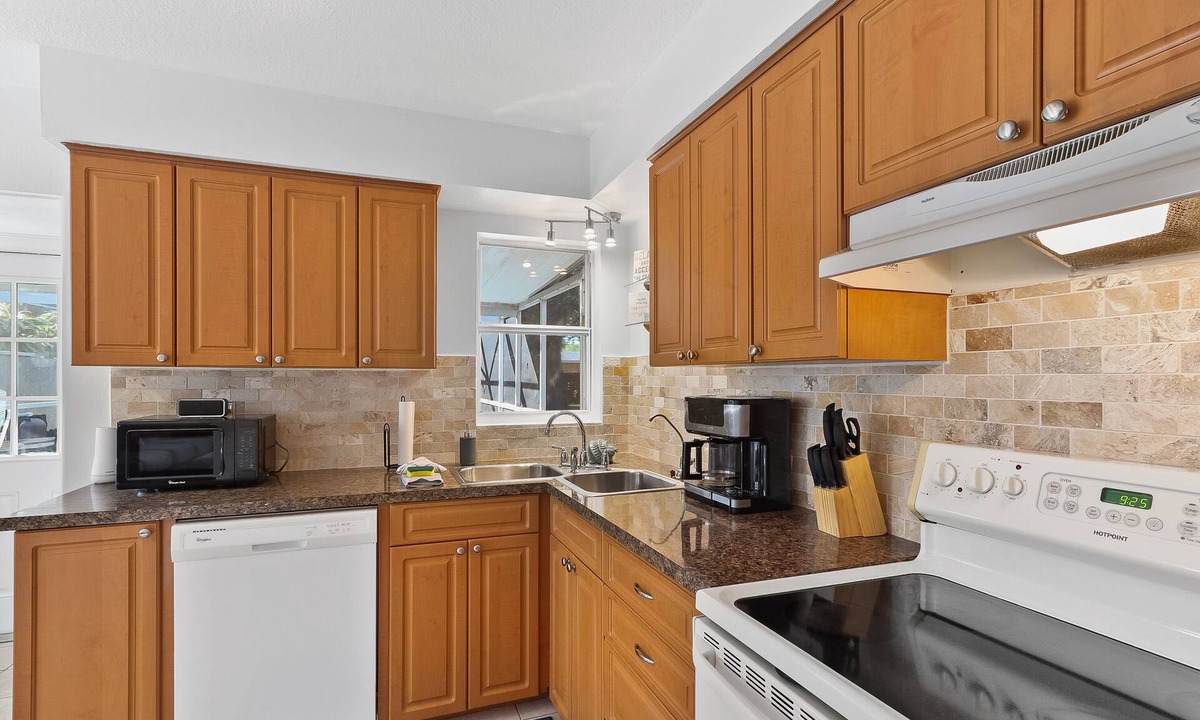 Bay Pines House | Cozy House Minutes From Gulf Beaches and Shopping! Heated Pool In Paradise!