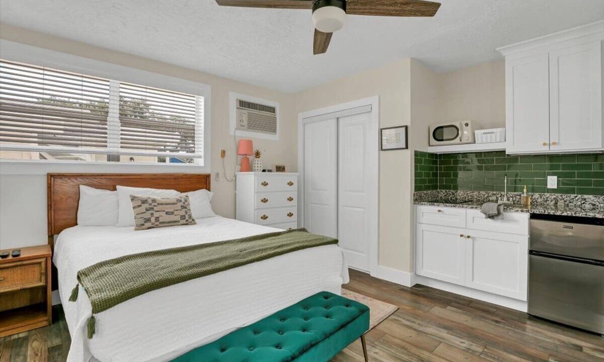 Safety Harbor Hotel | Cozy Queen Studio Stay: Heart of Safety Harbor