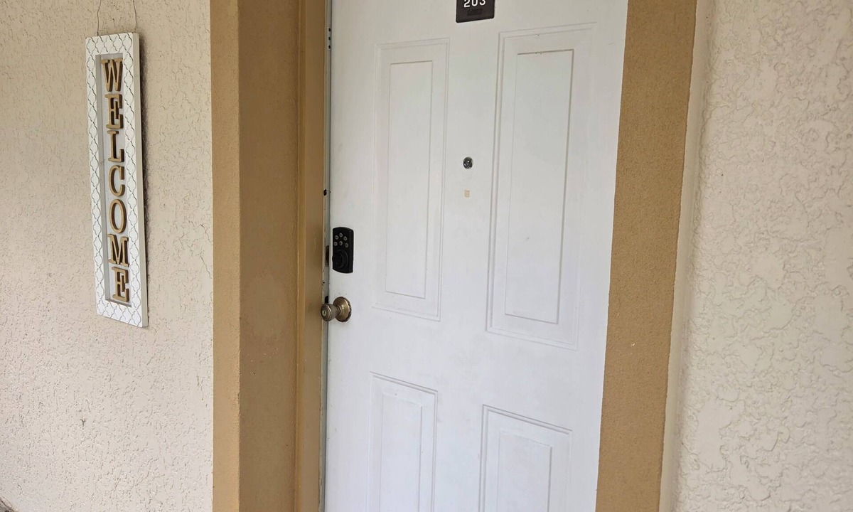 Holly Hill Apartment | Cozy Retreat! 2-bedroom apartment in Daytona Beach