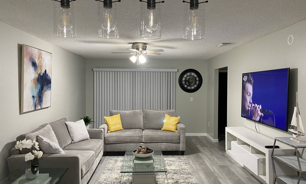 Whitfield House | Cozy Sarasota home near beaches downtown airport Anna Maria Island, Siesta Beach