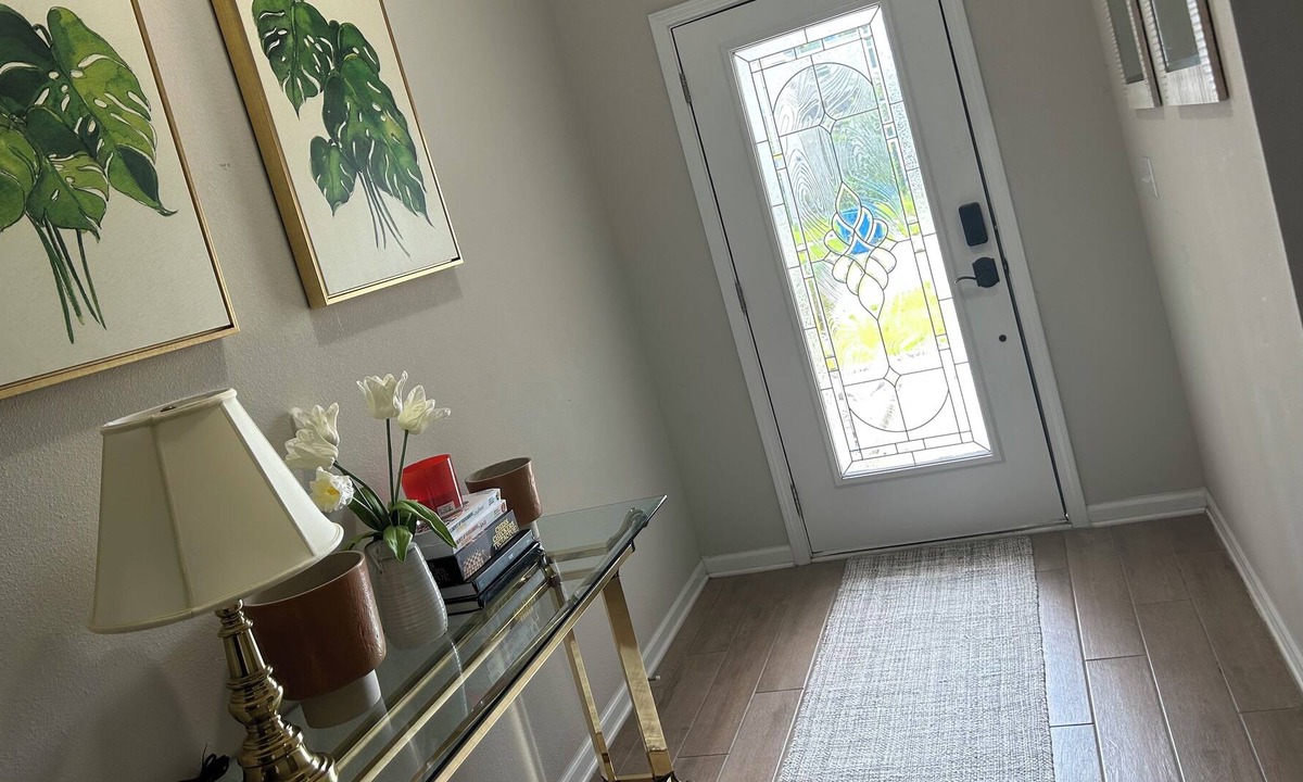 Northside House | Cozy two bedroom in Jacksonville. Centrally located and close to riverside.