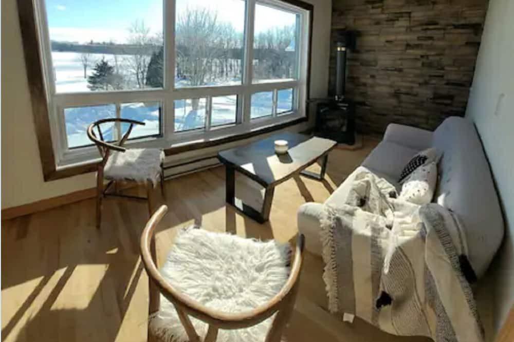 Papineau Regional County Municipality Cottage | Cozy waterfront Cottage
