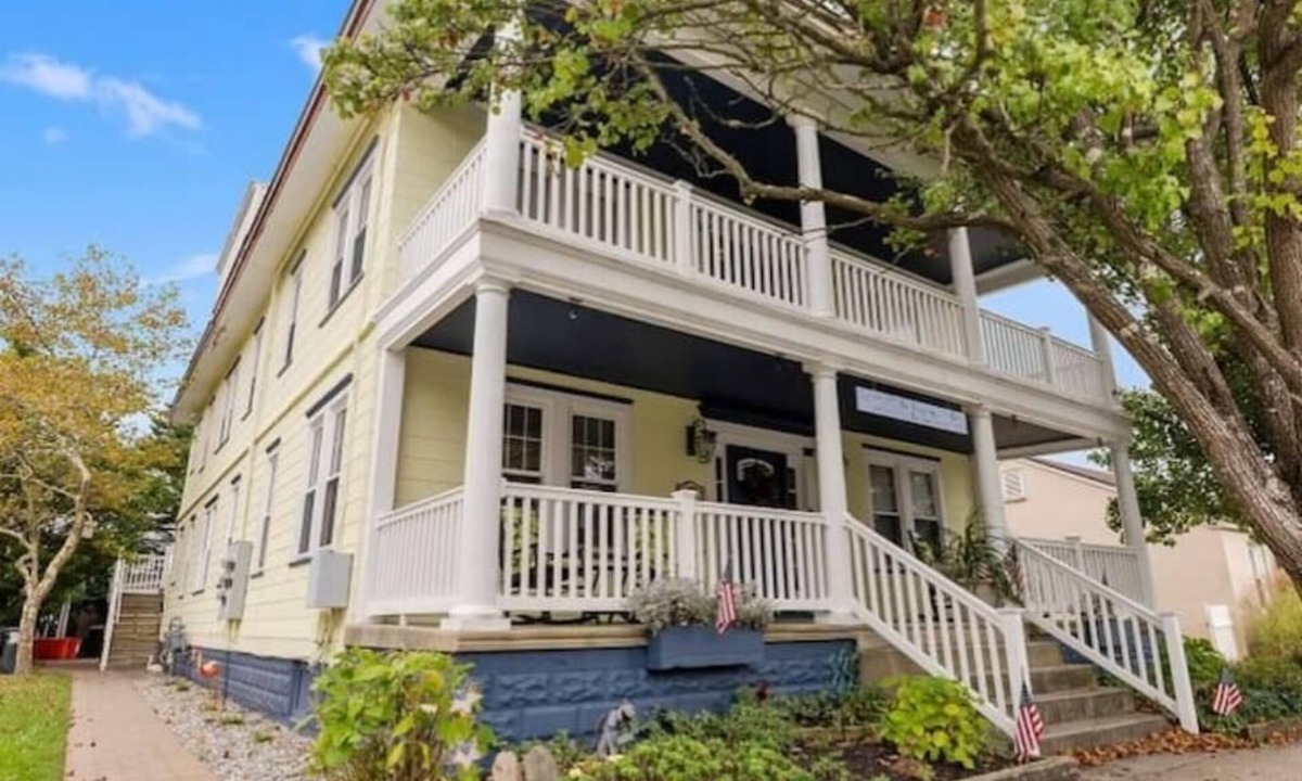 Wildwood Crest Apartment | Crocus by the Sea Breeze Bay 5 minute walk to the free beach and pet friendly