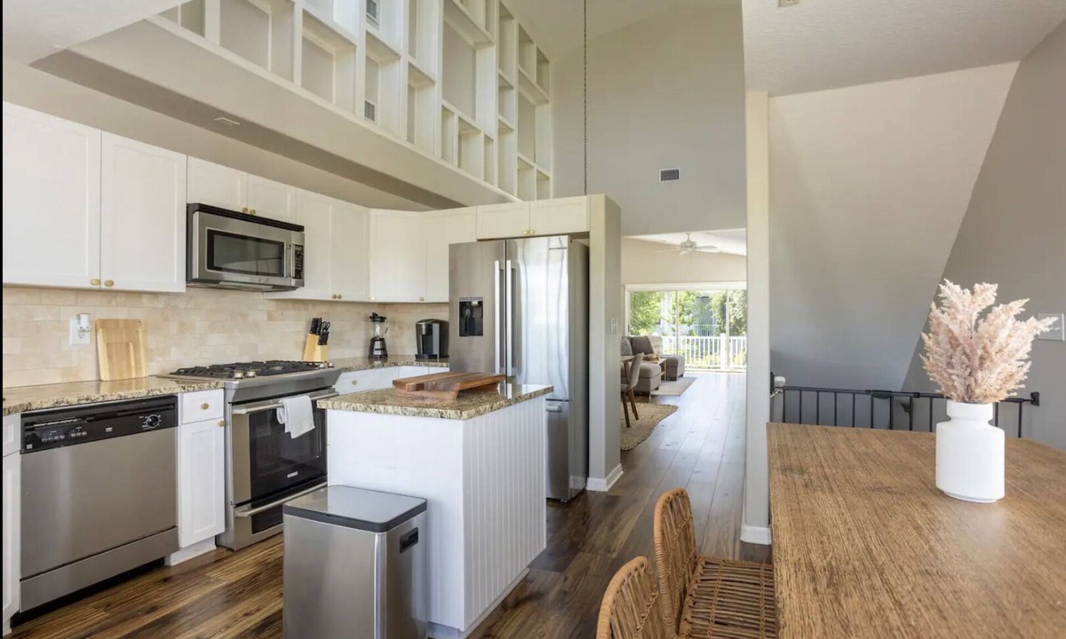 Palm Harbor Villa | CRYSTAL BEACH HOME | PRIVATE POOL | WALK TO BEACH