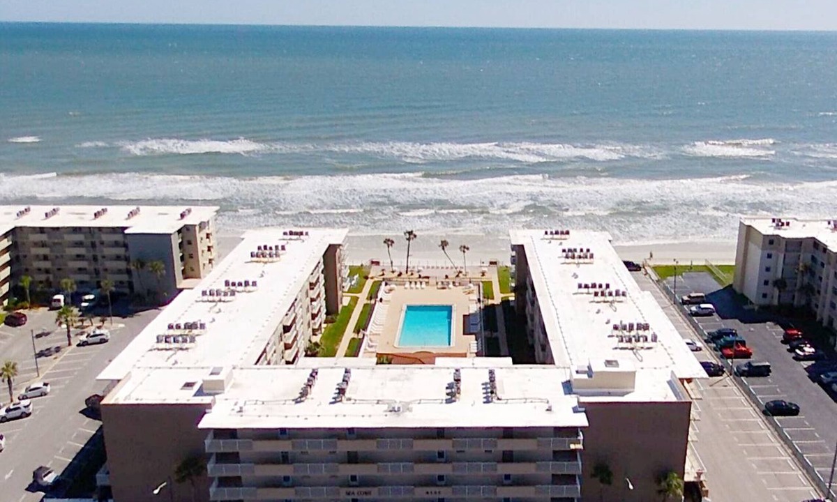 New Smyrna Beach Condo | Cute 1/1 Unit with Direct Ocean View on the No Drive Beach in NSB!