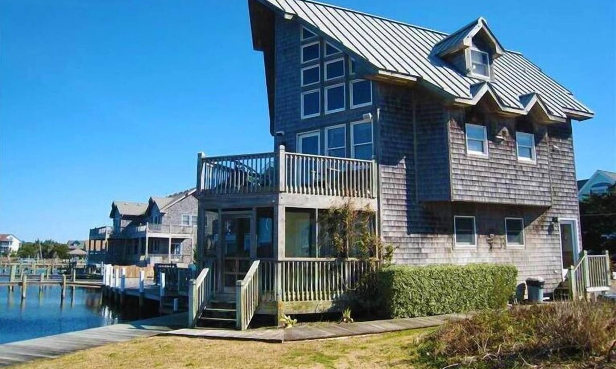 Ocracoke Condo | CV9B First Floor Studio I Screened Porch on Silver Lake