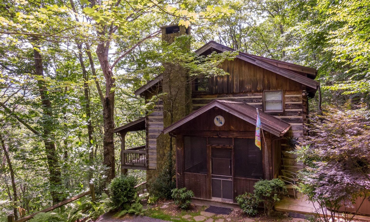 Boone Cabin | Daniel Boone Lodge- Hot Tub-Pet Friendly-Pool Table-Nearby New River