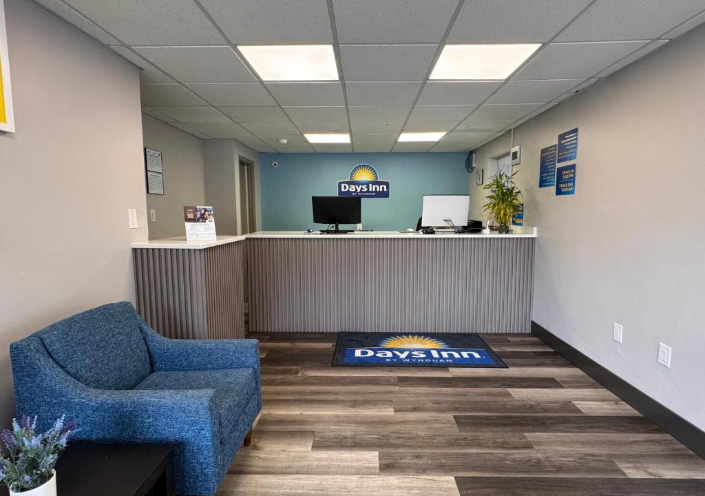 Gainesville Hotel | Days Inn by Wyndham Gainesville Hospital - University Area