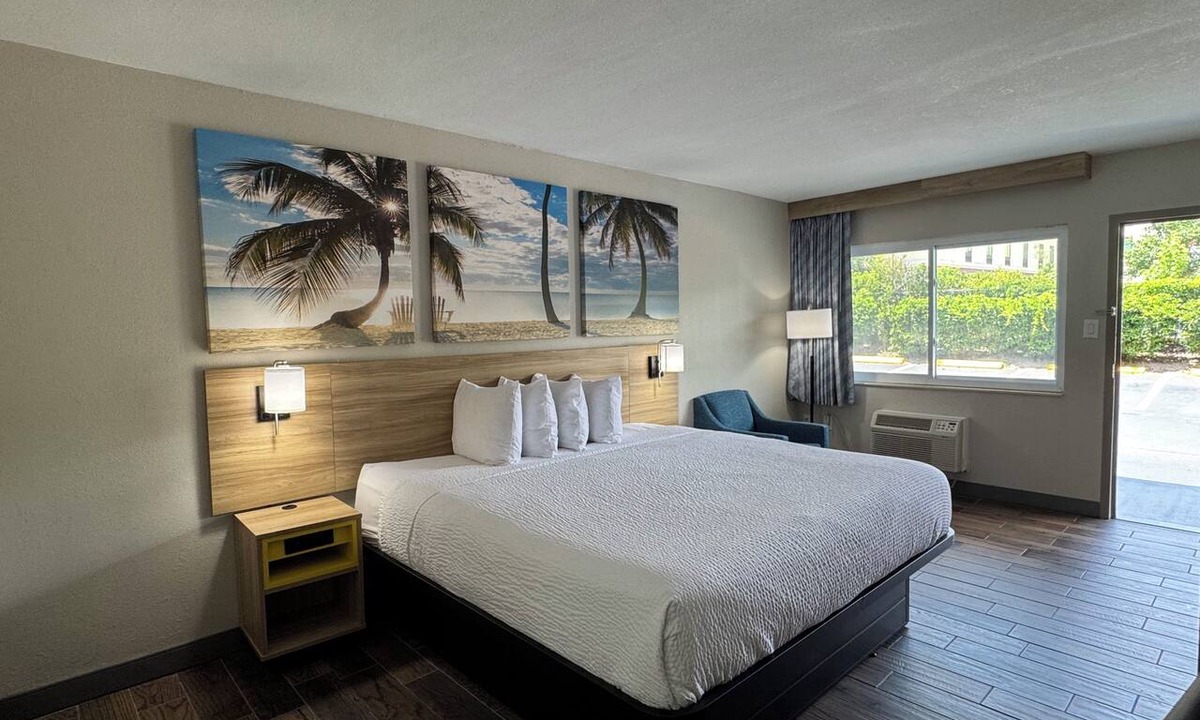 Gainesville Hotel | Days Inn by Wyndham Gainesville Hospital/University Area