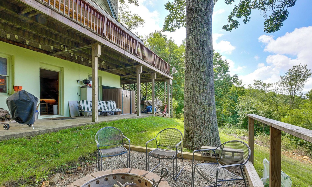 Zionville Cottage | Deck, Fire Pit, Games: Family Escape Near Boone