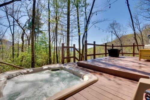 Mountain City House | Deck & Fire Pit: Mtn-View Cabin in Rabun Gap