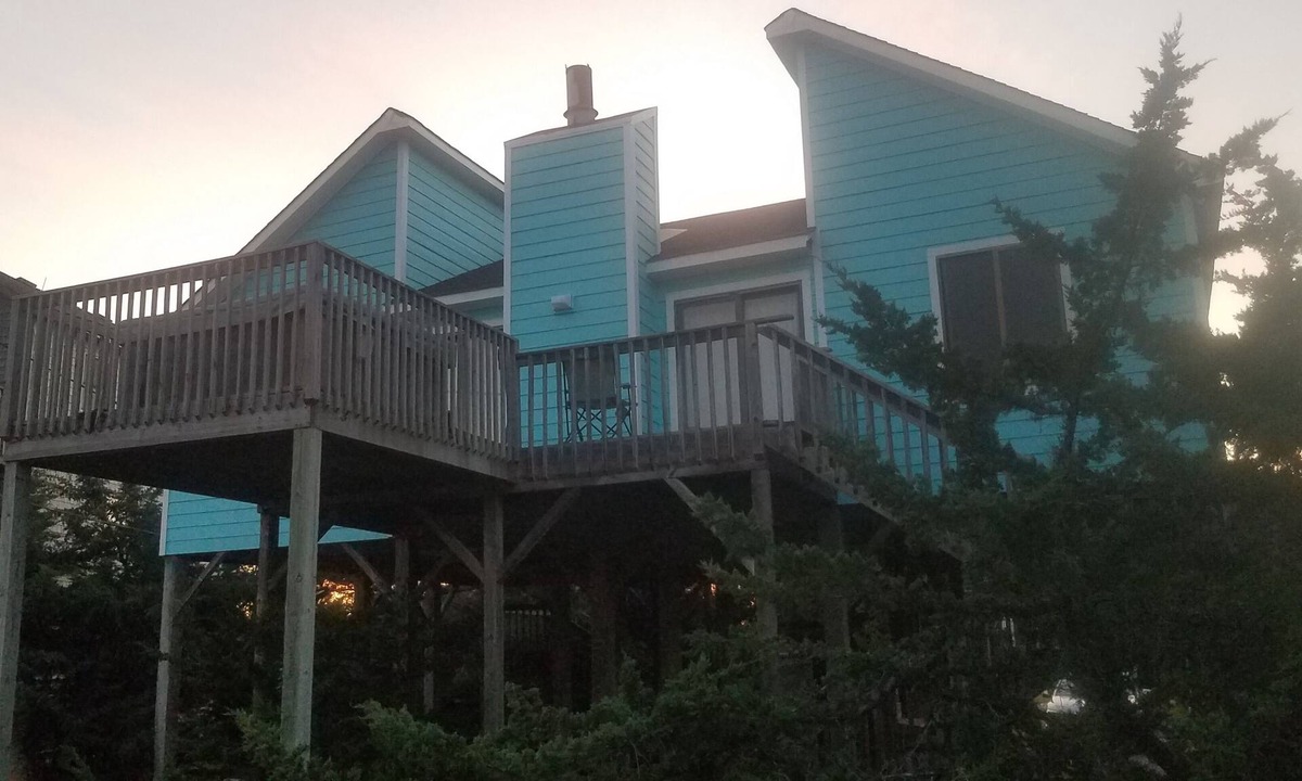 Salvo Cottage | DECK OCEAN VIEWS HOT TUB SHORT STROLL BEHIND HOUSE TO SERENE BEACH !
