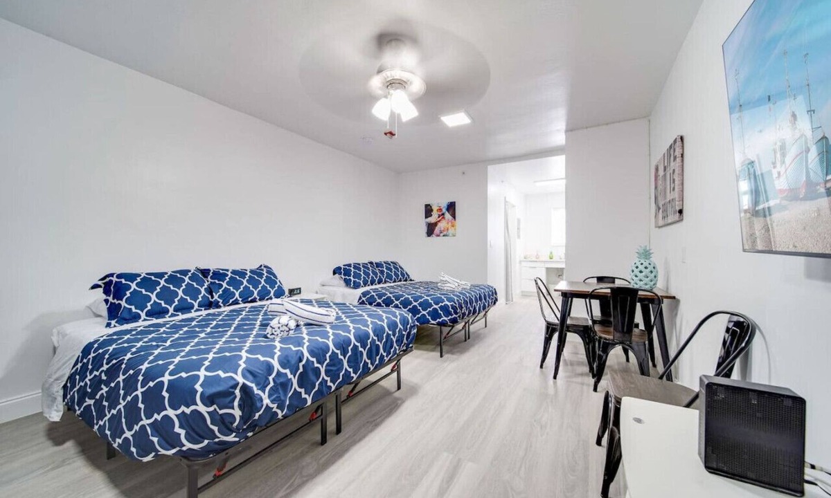 South Beach Condo | Deco Beachside Apt, w/2 Queen Beds, Washer/Dryer