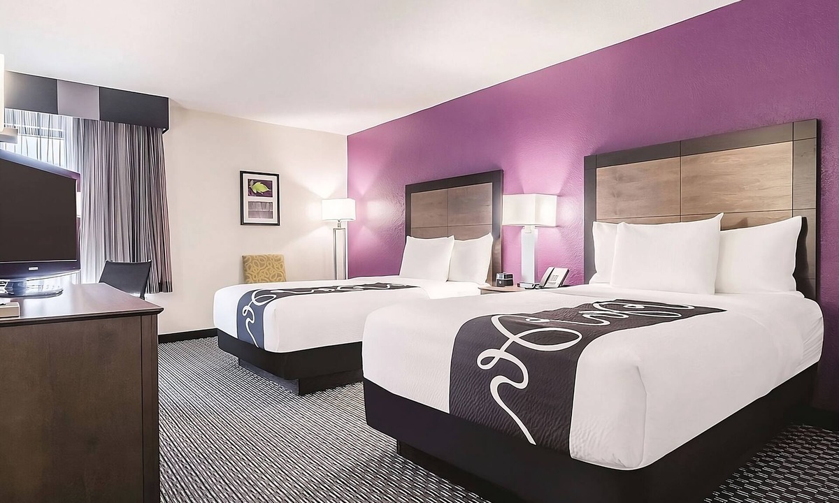 Myrtle Beach Hotel | Deluxe Room with 2 Double Beds at La Quinta Inn: Free Breakfast & Pool