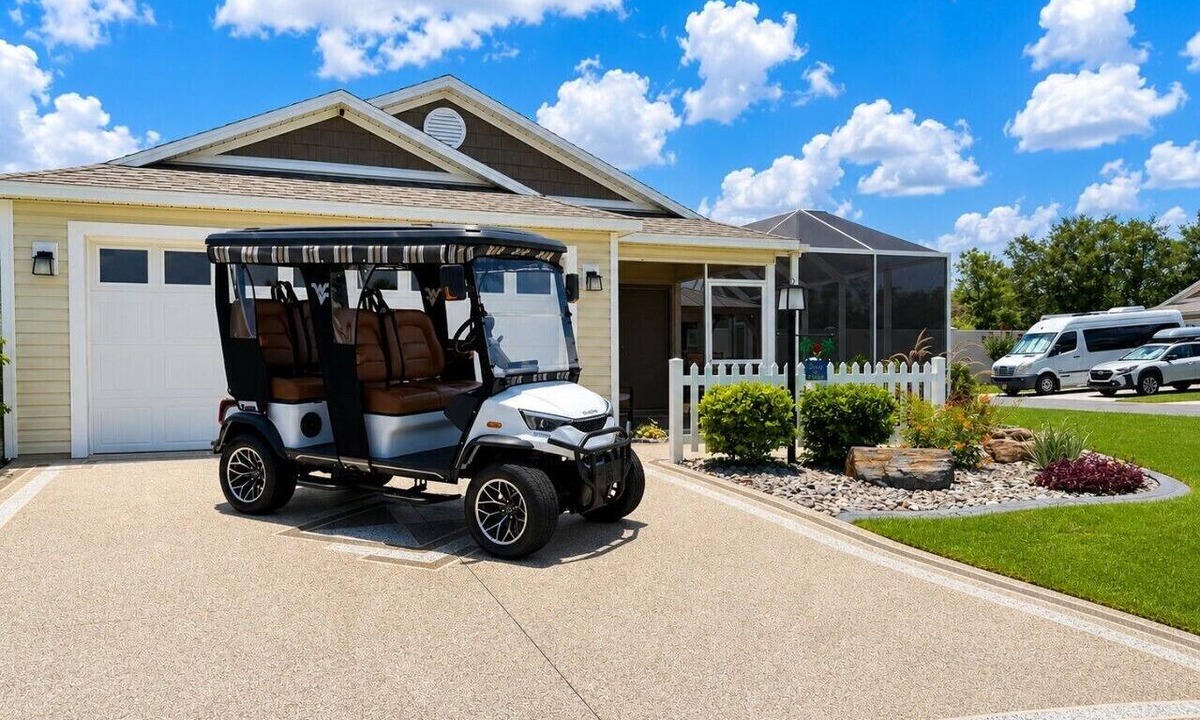 Okahumpka House | Denver Corner Villa | Stylish Lanai 4 Seater Front Facing Golf Cart Near Sawgrass & Eastport