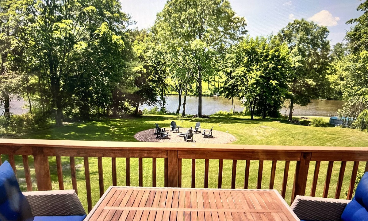 Wallkill House | Detox & Hike: Waterfront Oasis with Infrared Sauna & Shawangunk Mountains