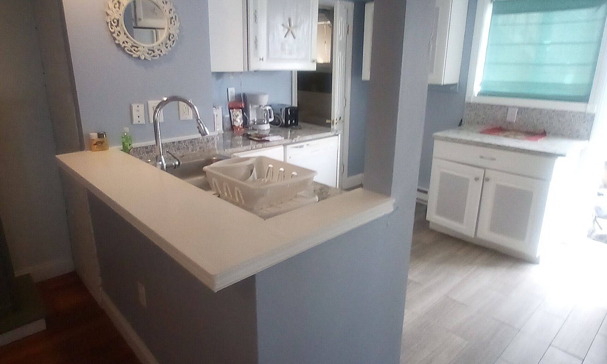 Hull Condo | Direct ocean view 2 bed 2 bath 36 ft deck walk to beach.