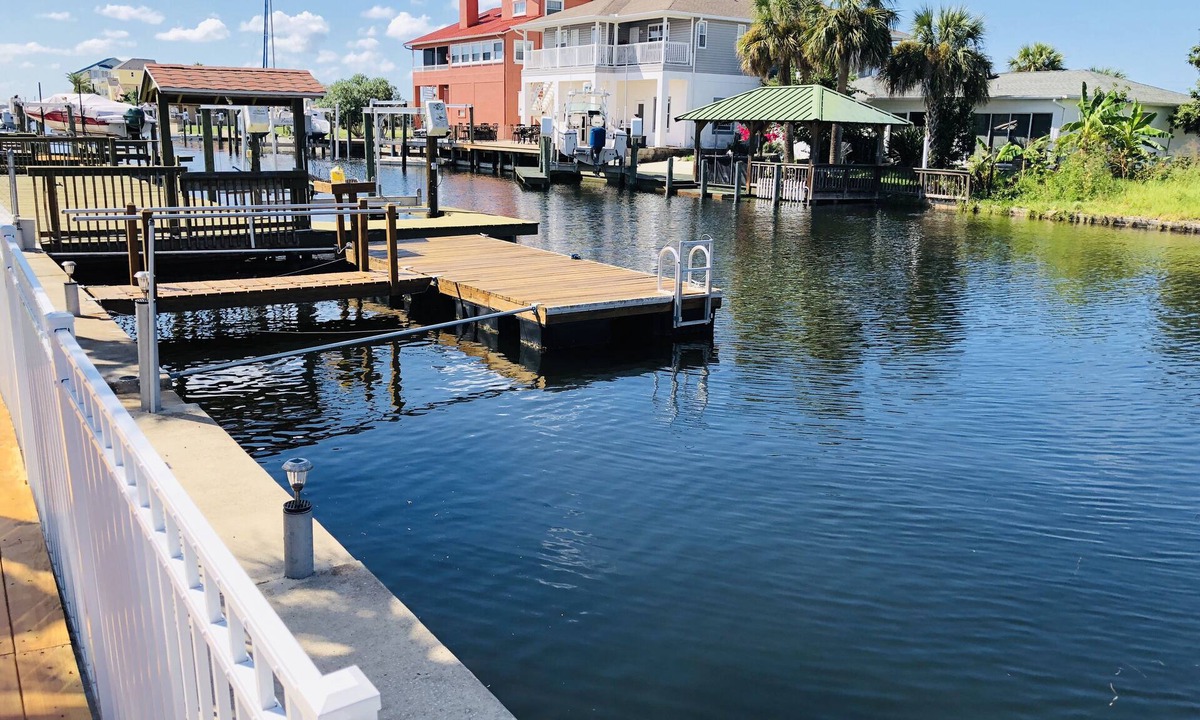 Sea Ranch House | DOCK*DEEP WATER ACCESS BBQ, 3 TVs*FREE WIFI.