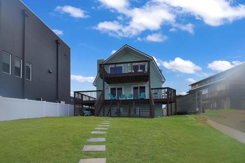 Painters Hill House | Dog-friendly beachfront home with beach access, deck, fireplace, W/D, AC