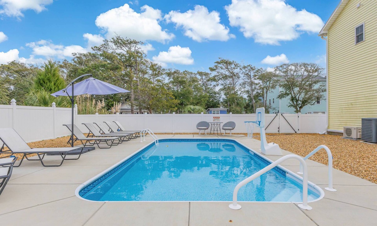 Tranquil Harbour House | Dog Friendly Home with New Pool & Fun Game Room w/Outside Tiki Bar & Ping Pong