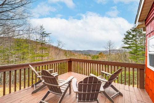 Purlear House | Dog Friendly Mountain View Retreat w/Hot Tub