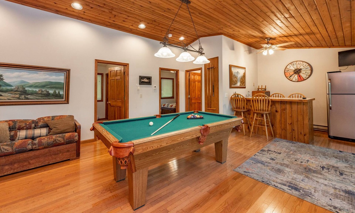 McHenry House | Dog Friendly Rustic Bliss w/Hot Tub & Fireplace