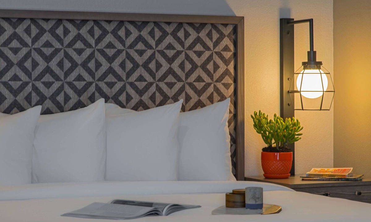 St. Johns Hotel | DoubleTree by Hilton Austin