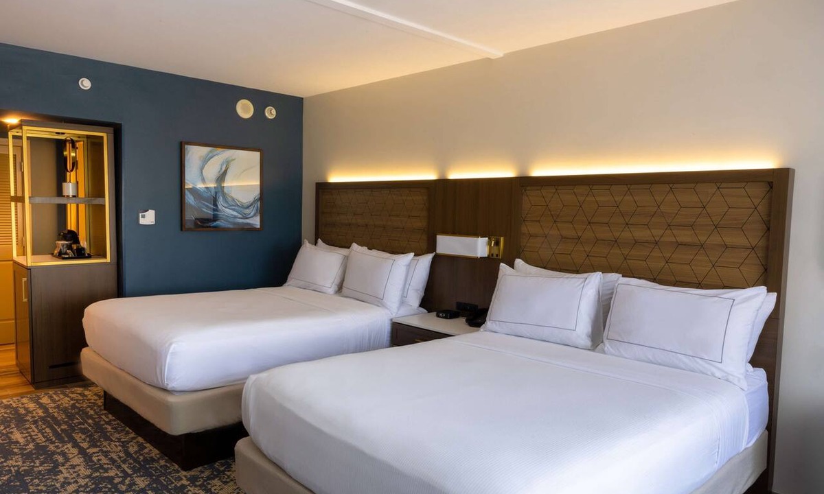 Tinton Falls Hotel | DoubleTree by Hilton Tinton Falls - Eatontown