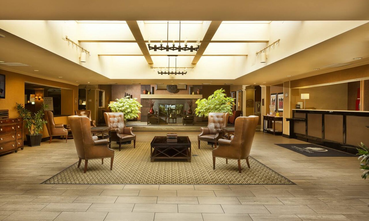 Strabane Hotel | DoubleTree by Hilton Washington Meadow Lands Casino Area